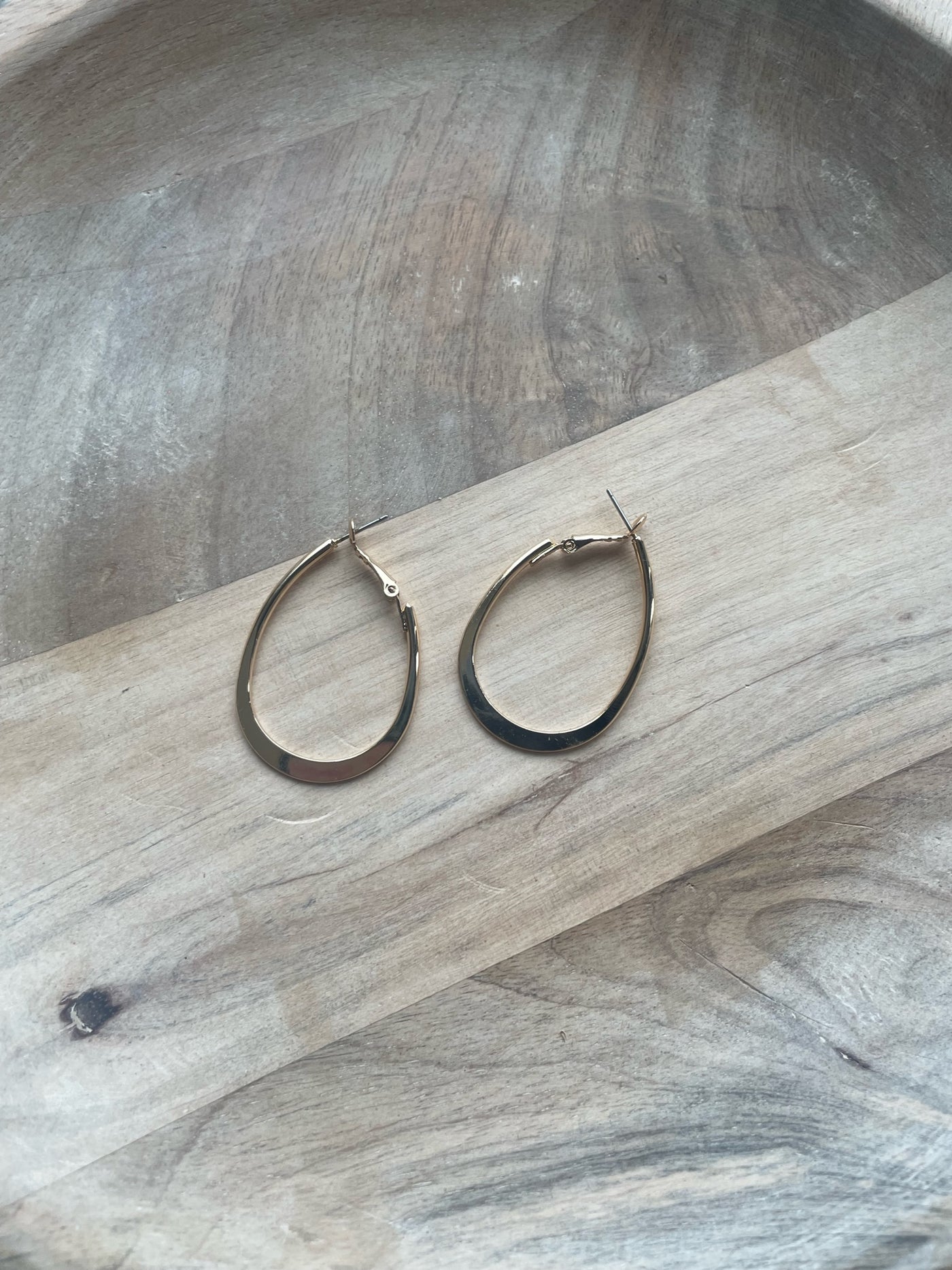 Basic Gold Oval Earrings