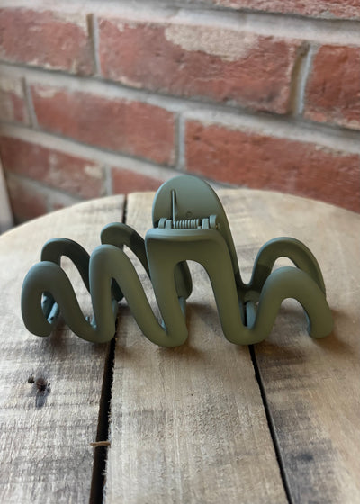 Wavy Claw Clip