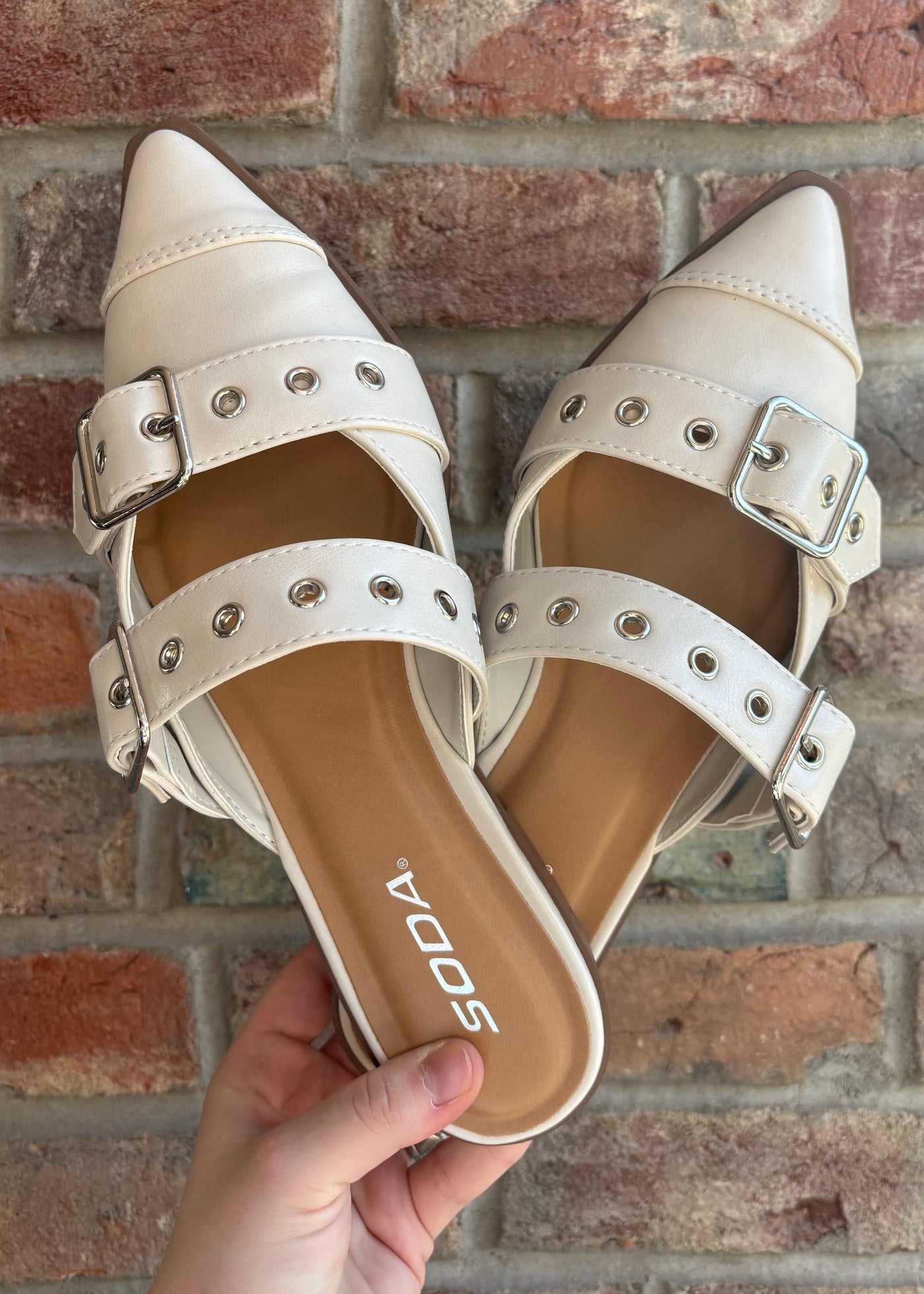 Stand Out Buckle Flats- Off White