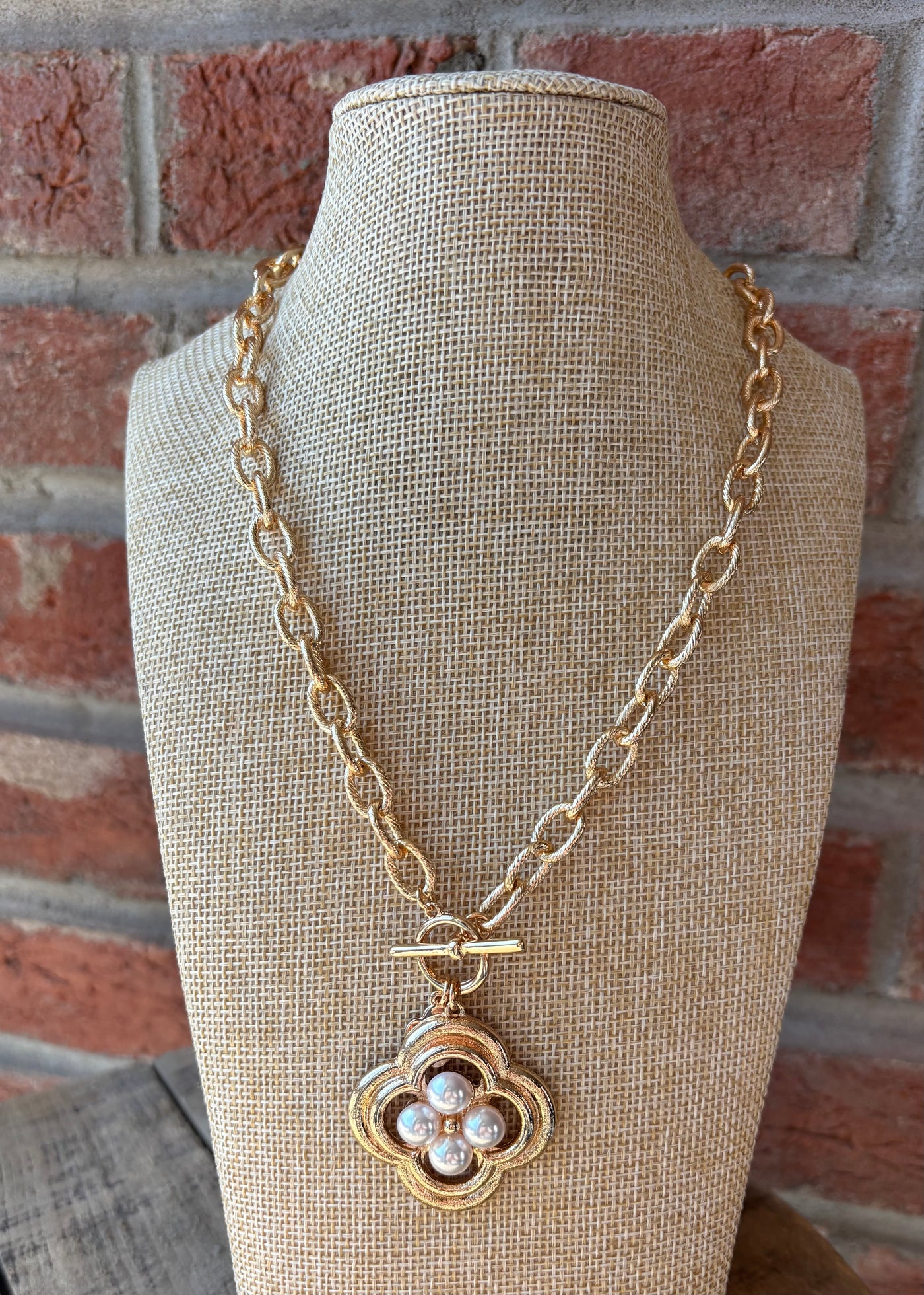 Pearl & Clover Pendant Necklace- Gold